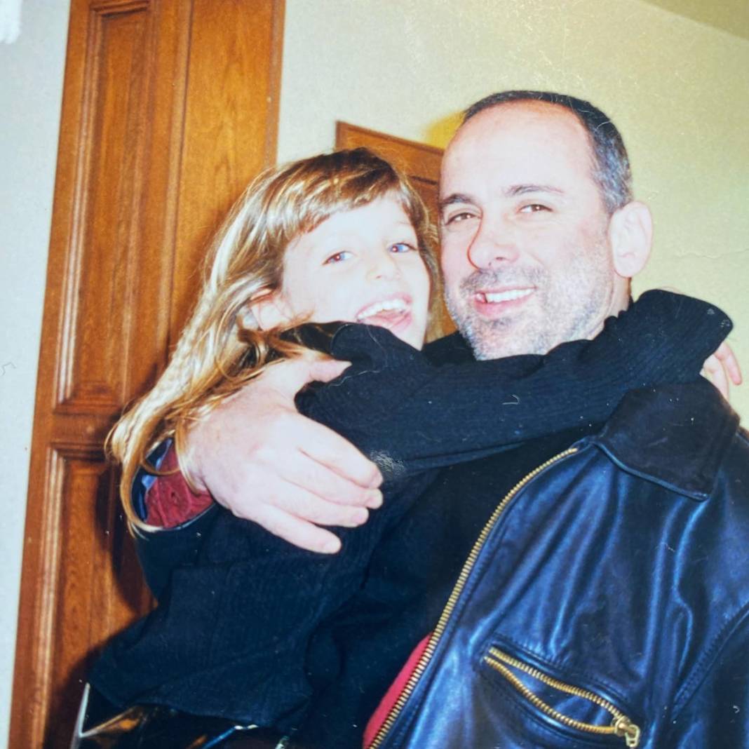 Bige Önal, rahmetli babasına yazdığı mesajla herkesi ağlattı! Kalbimde boşluk oluştu... 4